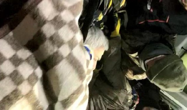 Malatya'da yıkılan binanın enkazından 96'ncı saatte kurtarıldı