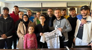 Manisa FK'dan depremzede minik Arda'ya çok özel kutlama