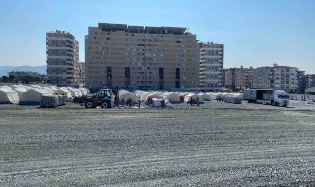 Mehmetçik enkaz kaldırma görevlerine devam ediyor