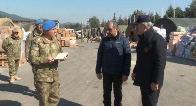 Mehmetçik, Hatay'da yaraları sarıyor