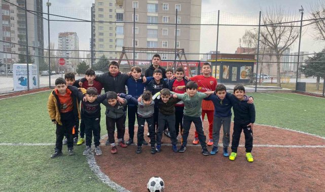 Melikgazi'nin Futbol Kursu ile Çocuklar Daha Verimli Zaman Geçiriyor