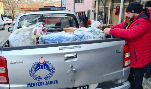 Menteşe Belediyesi deprem yardımlarını adreslerinden alıyor