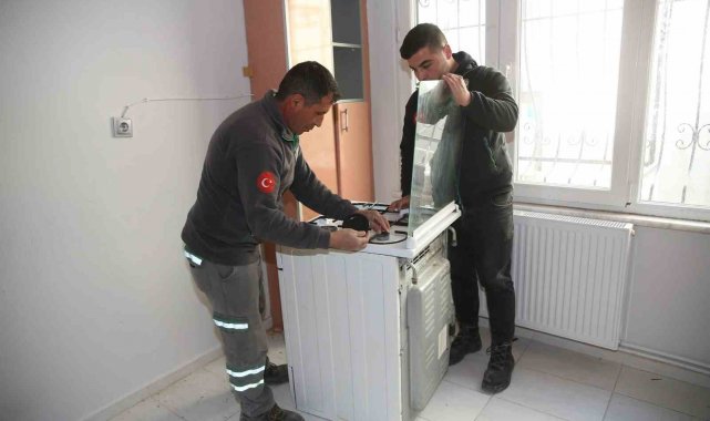 Merkezefendi'de depremzedelere mobilya ve beyaz eşya desteği verildi