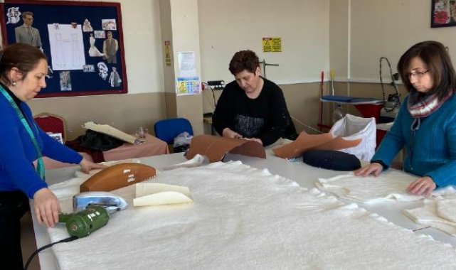 Meslek lisesi öğrencileri, depremzedeler için seferber oldu