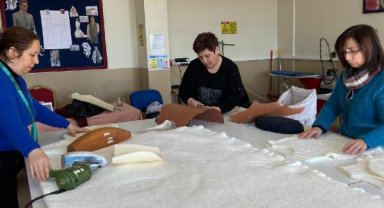Meslek lisesi öğrencileri, depremzedeler için seferber oldu