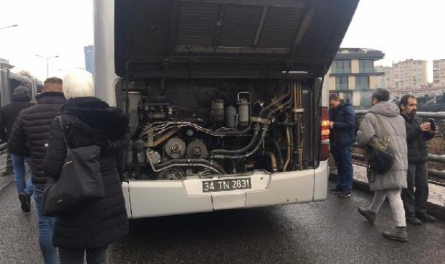Metrobüs arızası nedeniyle vatandaşlar yürümek zorunda kaldı