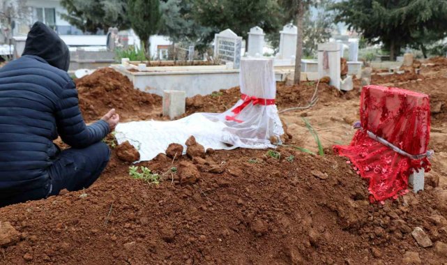 Mezarlıkta yürek yakan manzara
