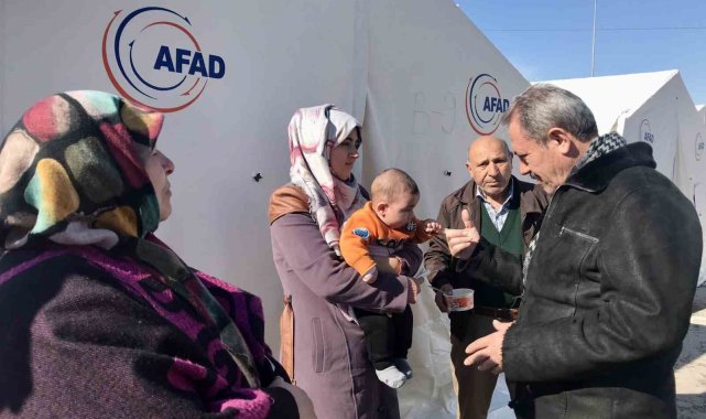 Milletvekili Şahin Tin çadır kentte depremzedelerle görüştü
