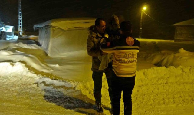 Minik Ömer 2 saatlik çalışmayla hastaneye ulaştırıldı
