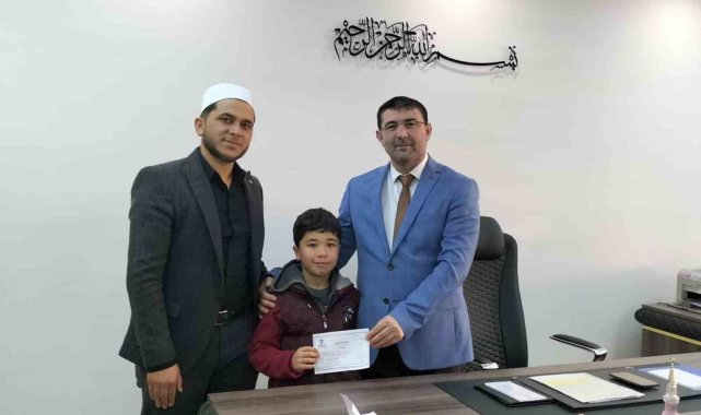 Minik Ramazan kumbarasında biriktirdiği harçlıklarını depremzedeler için bağışladı