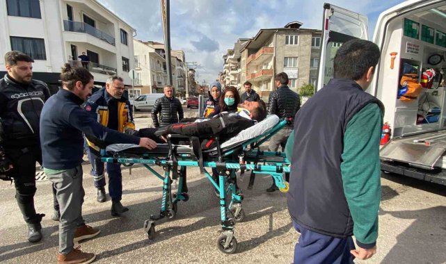 Motosikletten düşen kurye yaralandı
