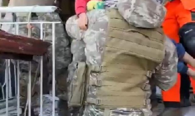 MSB: Hatay'da 3'ü çocuk 5 kişilik aile sağ kurtarıldı