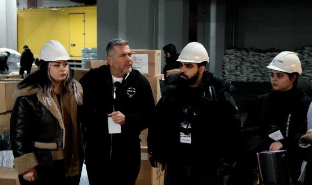 Nişantaşı Eğitim Vakfı deprem bölgesine 5 yardım TIR'ı gönderdi