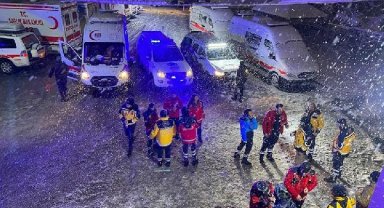 Nöbetçi UMKE ekibi, ilk saatlerde ulaştığı Osmaniye'de 5 kişiyi kurtarmış