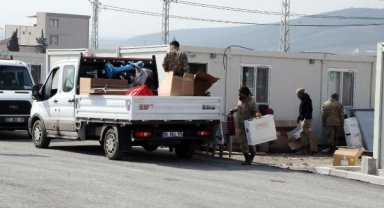 Nurdağı'nda depremzedeler, konteynerlere yerleşiyor