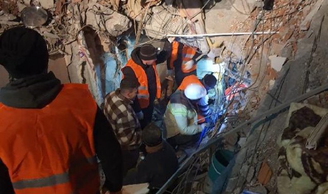 Orman Kurtarma Timi ekipleri, deprem bölgesinde can kurtarıyor