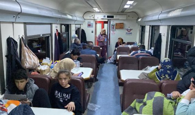 Osmaniye'de 1000 depremzede, tren vagonlarında misafir ediliyor