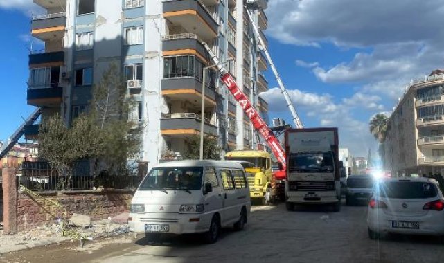 Osmaniye'de depremzedeler, hasarlı evleri boşaltıyor