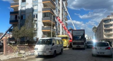 Osmaniye'de depremzedeler, hasarlı evleri boşaltıyor