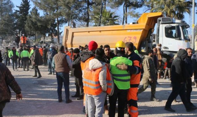 Otel enkazından 131,5 saat sonra sağ çıkarıldı