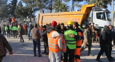 Otel enkazından 131,5 saat sonra sağ çıkarıldı