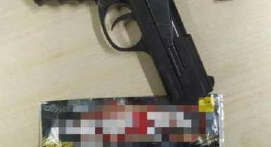 Oyuncak silahla kuyumcu soymaya çalışan 2 şüpheli, yakalandı