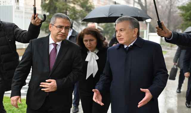 Özbekistan Cumhurbaşkanı Mirziyoyev, Türkiye'nin Taşkent Büyükelçiliğinde taziye defterini imzaladı