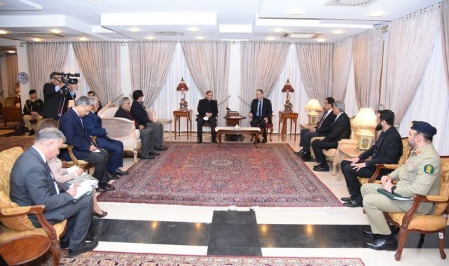 Pakistan Başbakanı Şefir, İslamabad'daki Türk Büyükelçiliğini ziyaret etti
