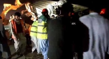 Pakistan'da otobüs kazası: 12 ölü, 54 yaralı