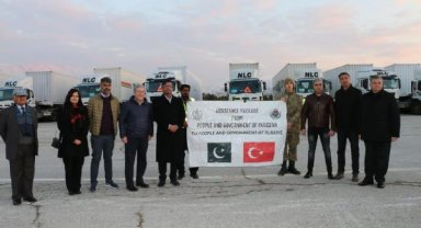Pakistan'dan yola çıkan 21 TIR, deprem bölgesine ulaştı