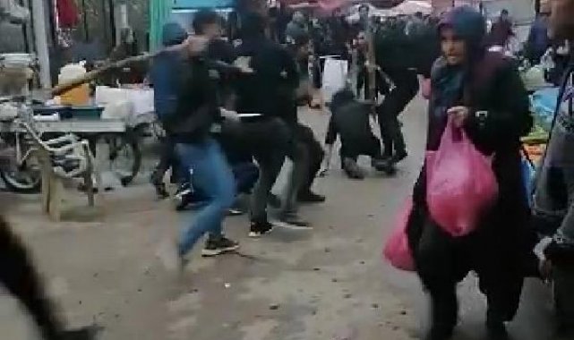 Pazarda sopalı kavga