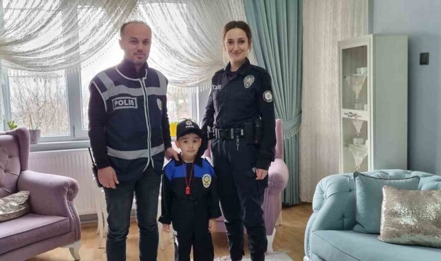 Polis abilerinden 4 yaşındaki Ali Asaf'a polis kıyafeti