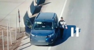 Polisi görünce sürücü değişikliği yaptılar