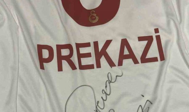 Prekazi'nin forması, depremzedeler için 210 bin TL'ye satıldı