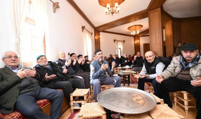 Pursaklar'da eller depremzedeler için semaya kalktı