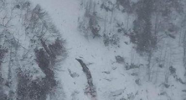 Rize'de çığ düşen 3 bungalovda hasar