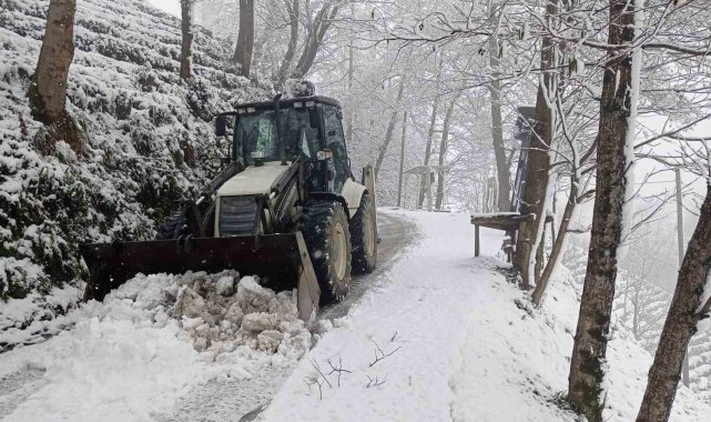 Rize'de kar yağışından ötürü 26 köy yolu ulaşıma kapandı
