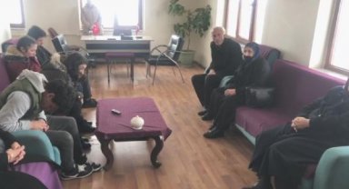 Sahara Geçidi'nde minibüs ile 2 iş makinesi üzerine çığ düştü: 14 kişi kurtarıldı