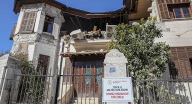Sahibine ulaşılamayan evlere 'Yıktırılacak', tarihi yerlere 'İzinsiz müdahale edilemez' yazısı