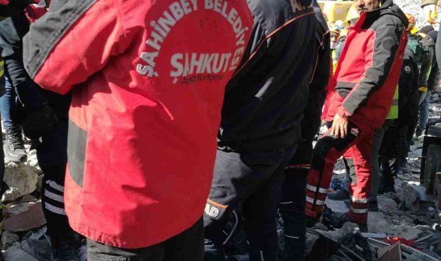 ŞAHKUT, Nurdağı'nda 10 kişiyi enkazdan canlı çıkarttı