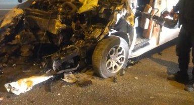 Samsun'da kamyona çarpan minibüsün sürücüsü kurtarılamadı 