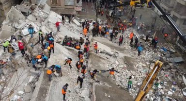Şanlıurfa'da deprem soruşturmasında 4 kişi daha tutuklandı, hasarlı binalar yıkılıyor