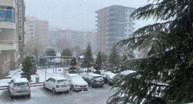 Şanlıurfa'da kar yağışını halay çekerek kutladılar