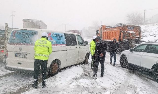 Şanlıurfa'da ulaşıma kapanan 160 köy yolunun açılması için çalışmalar sürüyor