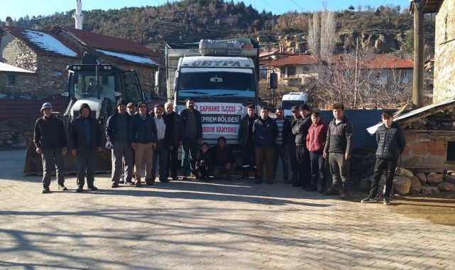 Şaphane'den deprem bölgesine 2 kamyon odun