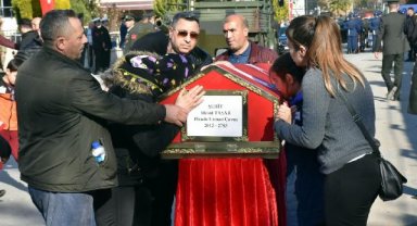 Şehit Uzman Çavuş Taşar, İzmir'de son yolculuğuna uğurlandı