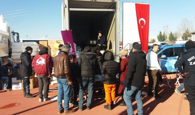 Şehzadeler Belediyesi'nin mobil aşevi Adıyaman'da içleri ısıtıyor