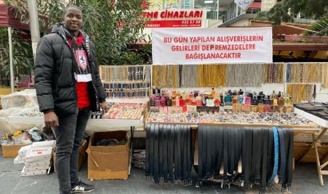 Senegalli seyyar satıcı Ebubekir, kazancını AFAD'a bağışladı