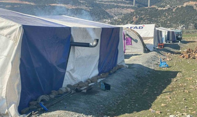 Şenoba Belediyesi, deprem bölgesine günde 3 öğün 2 bin kişilik sıcak yemek dağıtıyor
