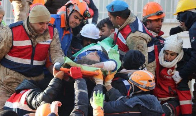 Serhat ile annesi, 101'inci saatte enkazdan sağ çıkarıldı - Yeniden